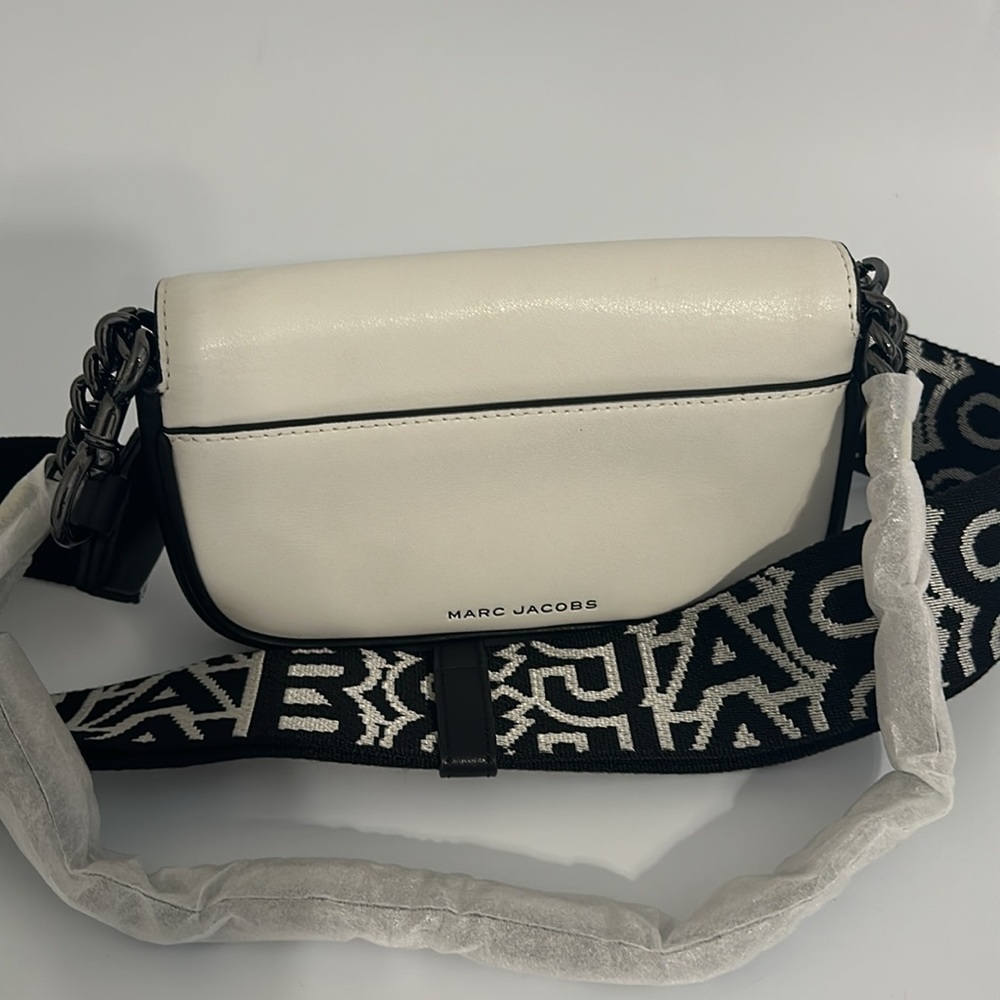 Authentic Marc Jacobs
The Bi-Color J Marc mini bag - Picture 9 of 13